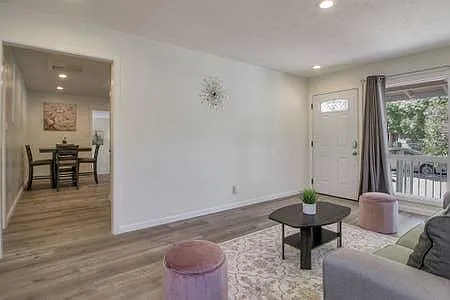 516 Clifton Ave — Photo 4