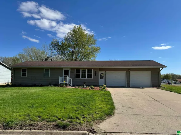 512 20th St, Hawarden, IA 51023