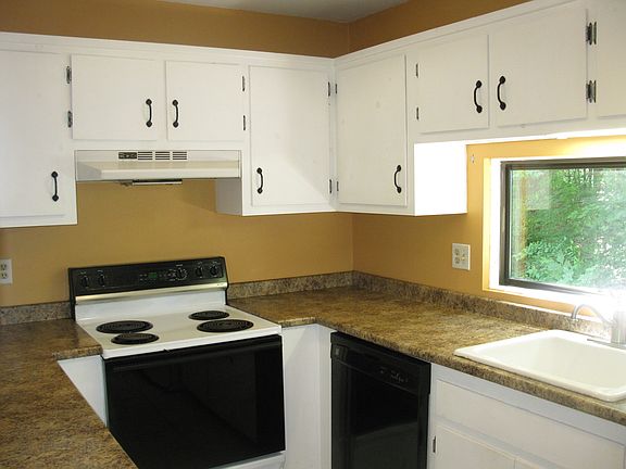 2nd image of 39 Coburn Woods