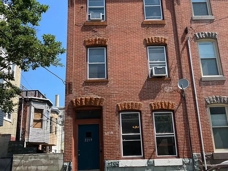 2219 Parrish St #3 — Photo 2