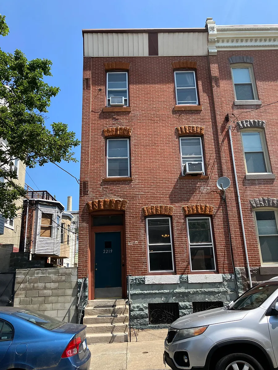 Building Photo - 2219 Parrish St #3