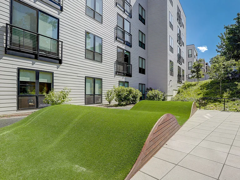 3200 Washington — Photo 20