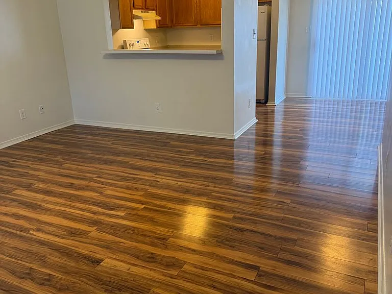 1433 W Allen St — Photo 11