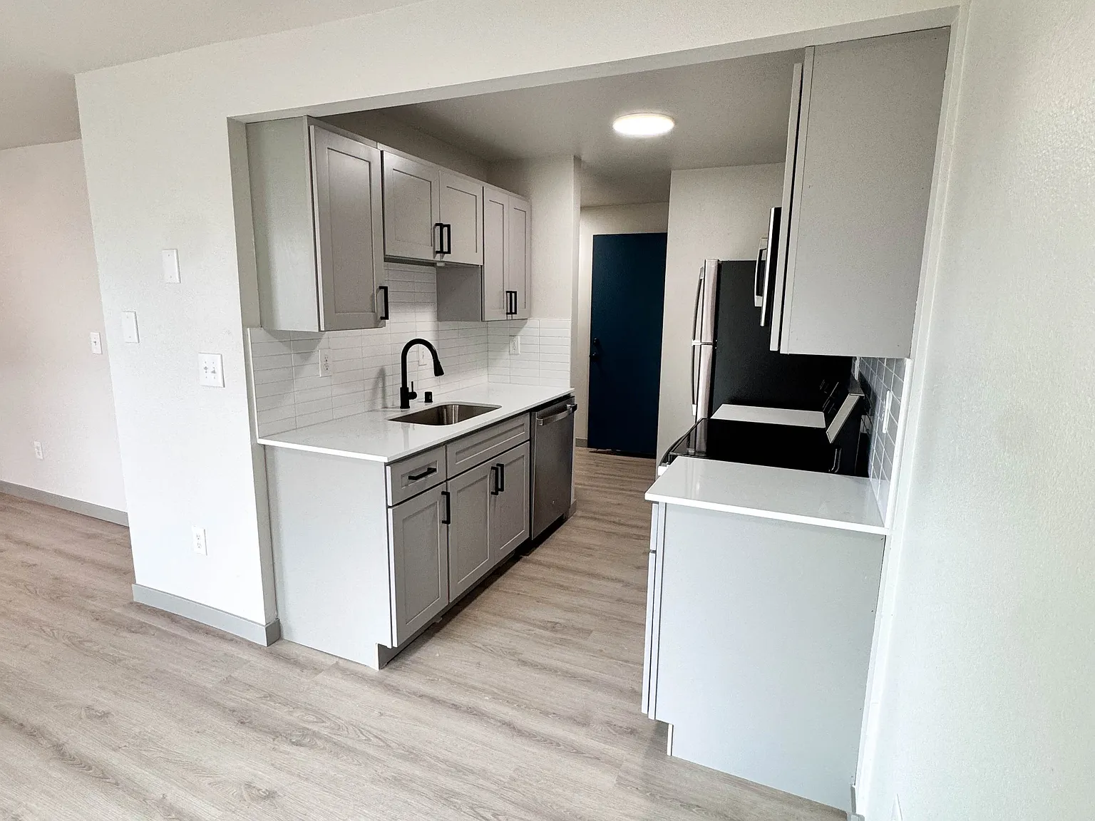 2 bed, 1060 sqft, $2,100 — Photo 4