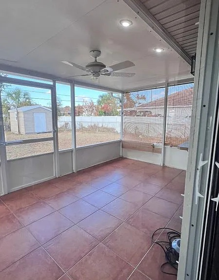 581 SW Banks Ter — Photo 9