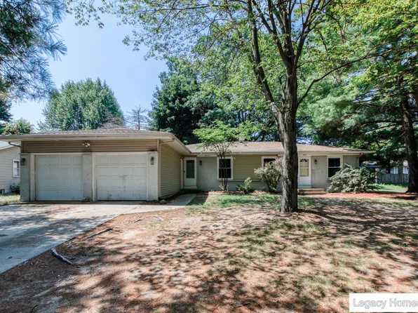 5841 Ridgebrook Ave SE #5843, Grand Rapids, MI 49508