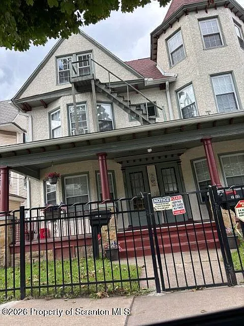 1 bed, 1.0 bath, 900 sqft, $1,000 — Photo 1