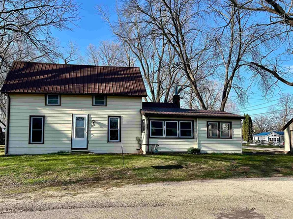 812 8th St NE, Independence, IA 50644