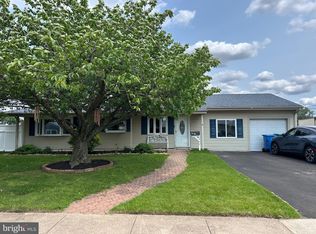 44 Sugarmaple Ln, Levittown, PA 19055