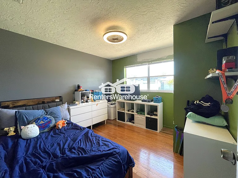 802 Embassy Rd — Photo 24