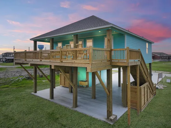 1980 Pedregal Dr, Crystal Beach, TX 77650