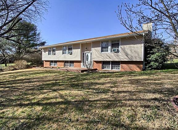 2nd image of 663 Delaware Ln