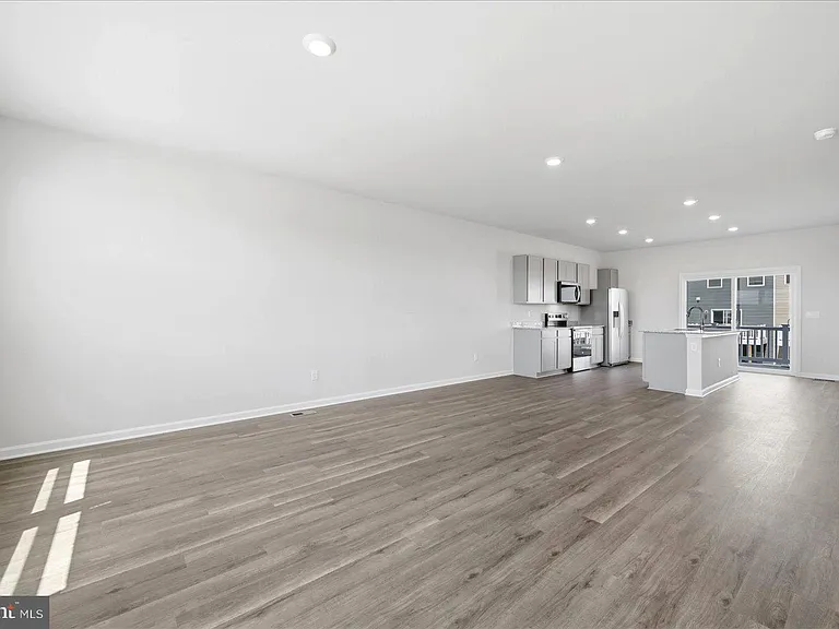 122 Bowers St — Photo 12