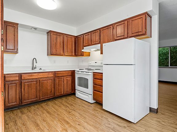 2nd image of 1910 SE Stark St APT 1