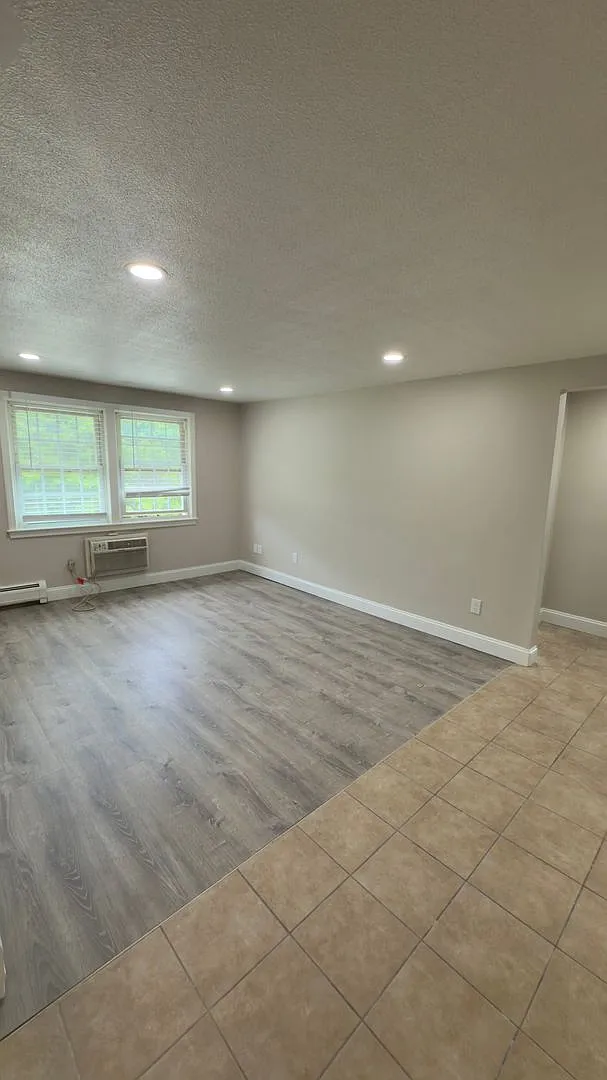 Ridgewood Apartments Gardner — Photo 2