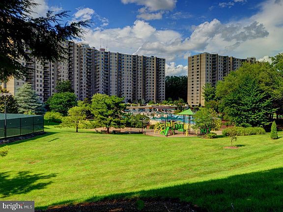 2nd image of 309 Yoakum Py #1404