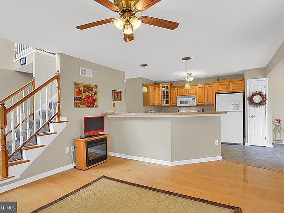 5th image of 348 Harvest Field Ln