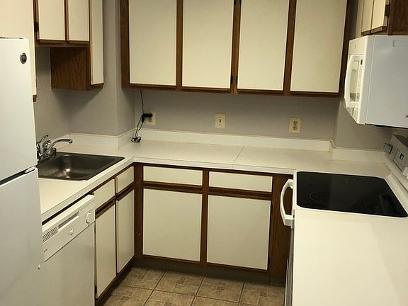4th image of 24 Courthouse Sq APT 308