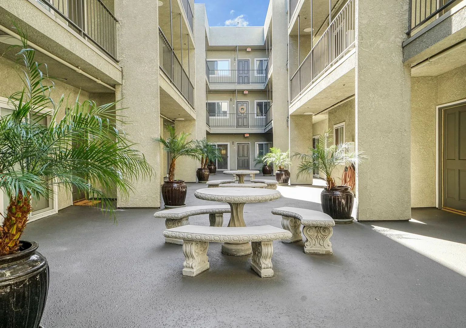 Highland Villa Apartments — Photo 4