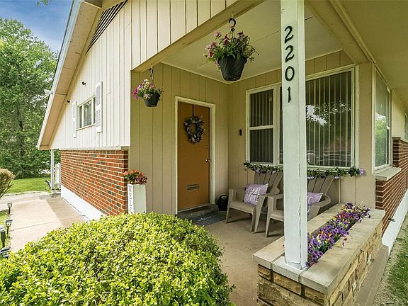 3rd image of 2201 Lovett Dr