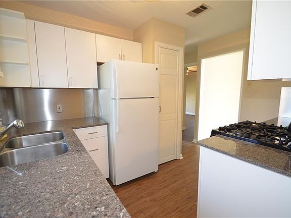 5th image of 504 Sacramento Dr #B
