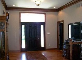 3334 NW Bent Tree Ln, Topeka, KS 66618