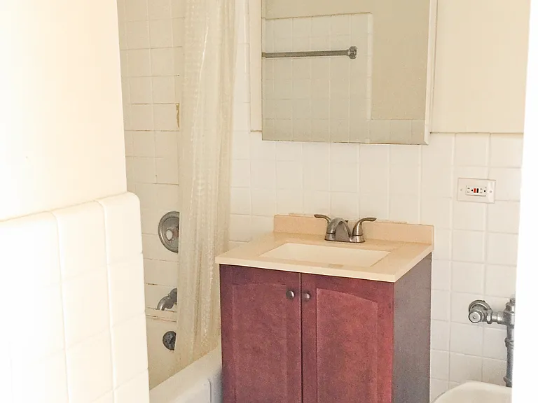 839 Mulford St #2 — Photo 9
