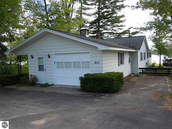 3rd image of 825 Millers Park