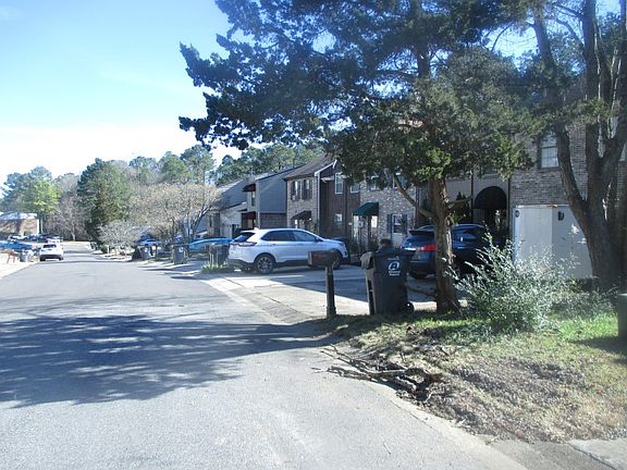 5th image of 803 Cedar Crest Dr