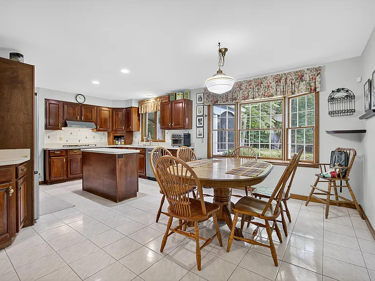 92 Brook Hollow Dr — Photo 14
