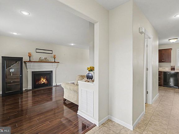 5th image of 439 Meeting House Spring Rd