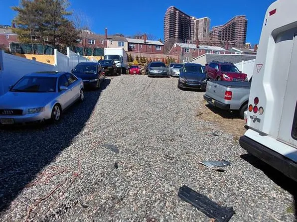 830 River Rd, Edgewater, NJ 07020