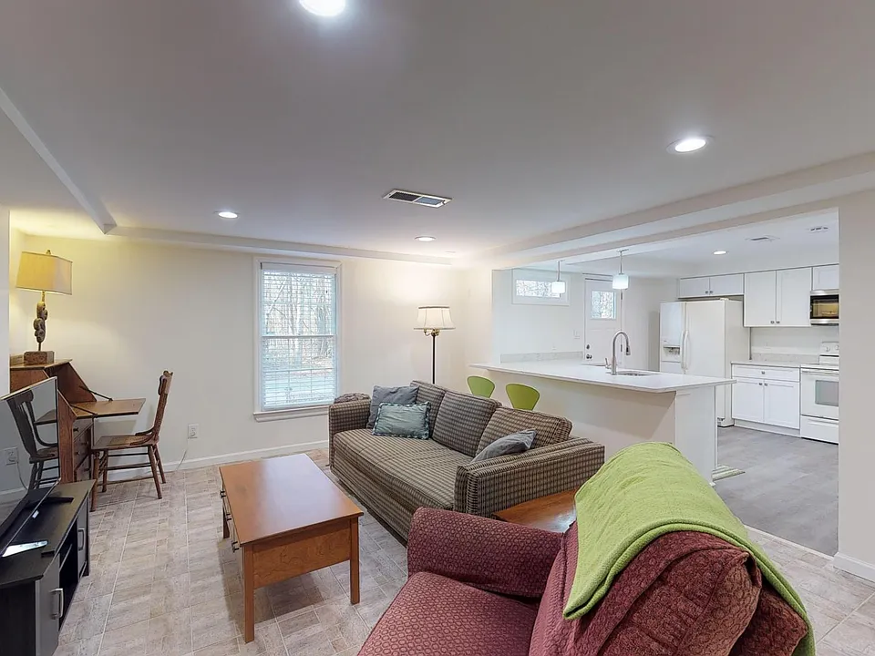 1267 Wynford Colony SW