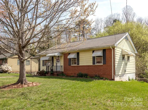 12 Birchwood Ln, Asheville, NC 28805