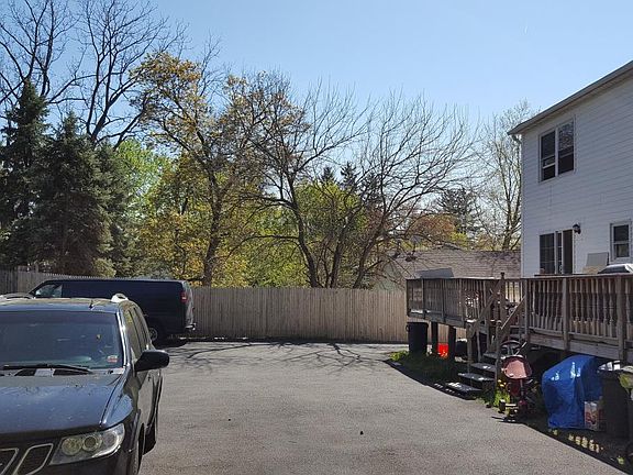 4th image of 10 Van Wyck St #B