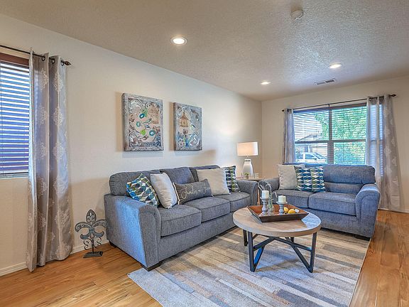 5th image of 2831 Violeta Cir SE