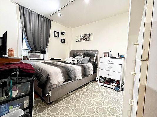 3rd image of 360 E 50th St APT 4F