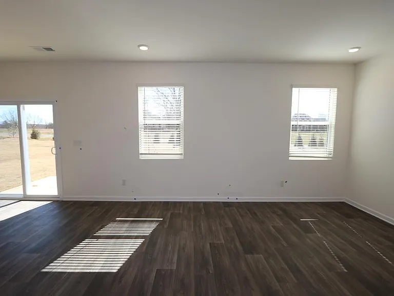 342 Rayland St — Photo 15
