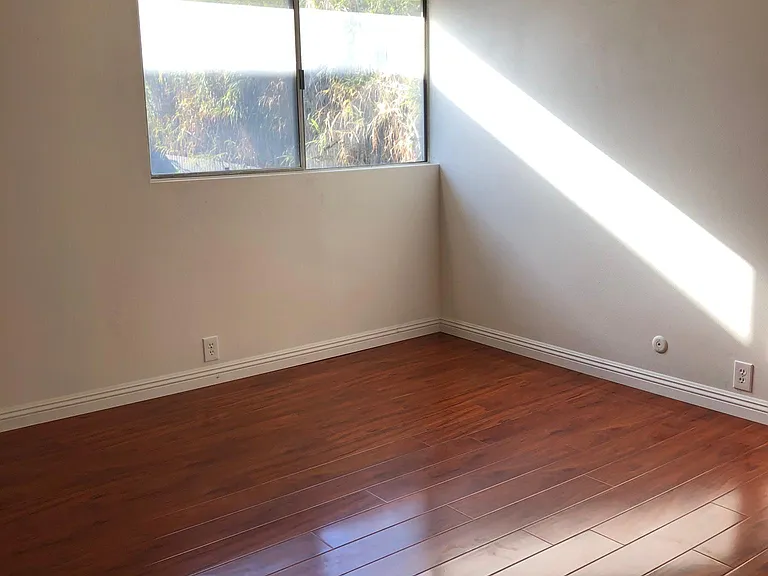 4633 Lexington Ave #5 — Photo 6