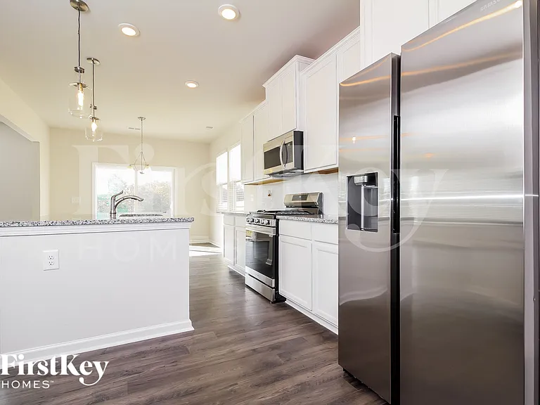 304 Ashborne Ln — Photo 6
