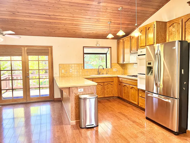 14700 Voltaire Dr — Photo 12