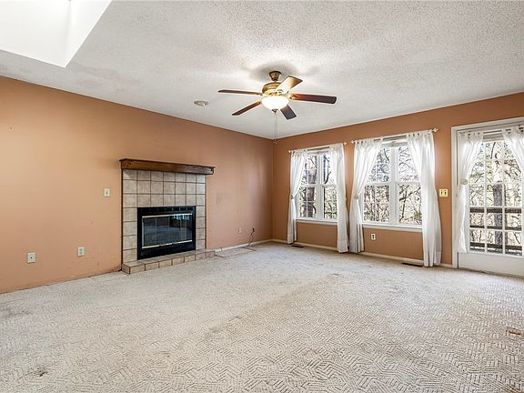 2nd image of 4 Spalding Cir
