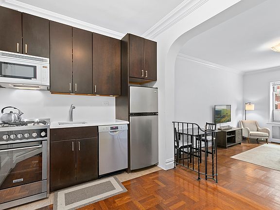 3rd image of 210 W 19th St APT 6C