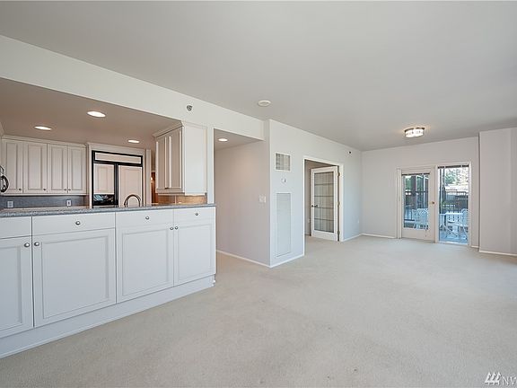 2nd image of 177 107th Ave NE APT 718