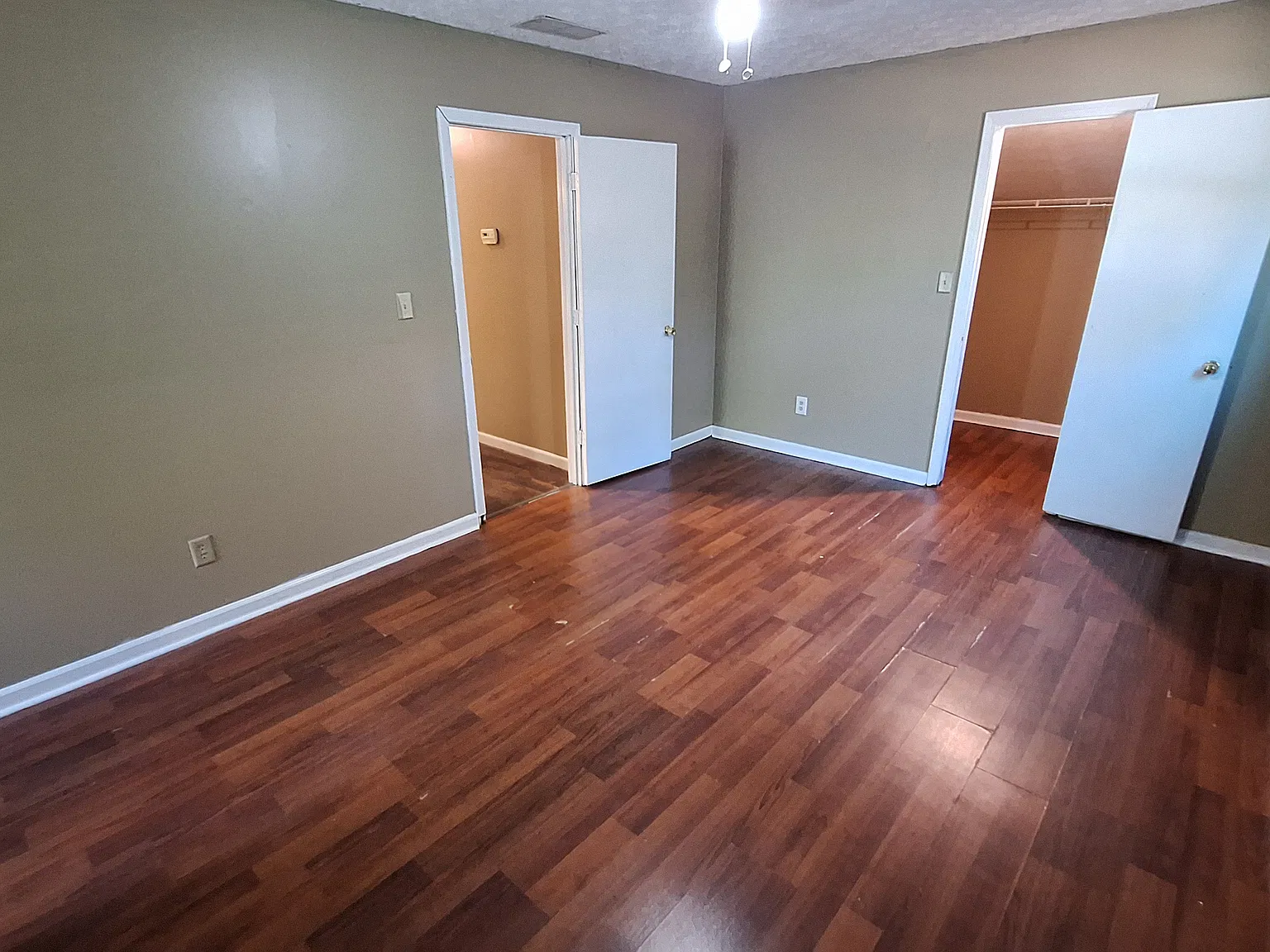 4 bed, 2.5 bath, 1896 sqft, $2,295 — Photo 4