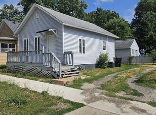 610 W Walnut St, Bloomington, IL
