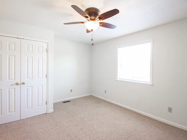 976 S Clarizz Blvd — Photo 15
