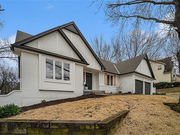 3rd image of 17911 Cliff Dr