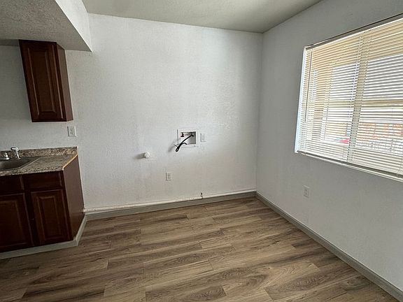 4th image of 312-318 E Saint Anne Pl #990350EE2