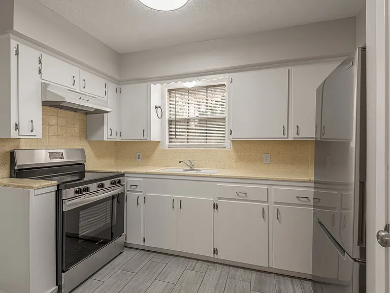 818 University Ave #2 — Photo 10